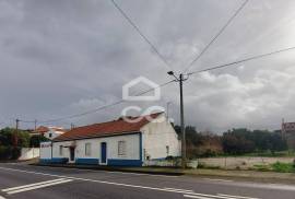 MIXED BUILDING FOR SALE IN VALE CAVALOS -- CHAMUSCA