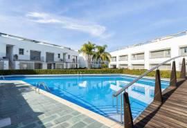 Tavira – 3-Bedroom semi-detached house with Garage and Lift in a Private Residence with Pool and Gardens