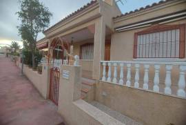 Villa for sale in calle Manuel De Falla, Urb Montemar, Conjunto Montesol II in Algorfa