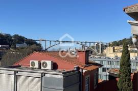 Building for sale in exclusive area of Porto, next to the Douro