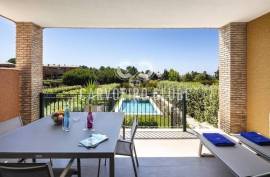 Luxurious 2-bedroom townhouse with private pool and garden