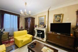 €265950 - Beautiful 9 Bedroom Town House at the heart of Ruffec