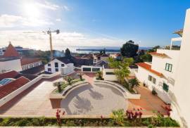 Stunning 4-Bedroom Apartment in the Heart of Funchal