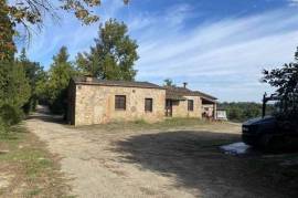 AZ184 - In the Chianti area, 206 hectares winery with farmhouses and buildings
