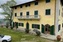 Landwirtschaftlicher betrieb in Bucine Arezzo auktion