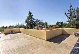 Santo Estêvão - Tavira : Semi-detached 3-bedroom villa with pool, annex, and garden.