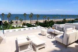 Nieuw gebouwde luxe villa's direct aan zee in Los Alcázares