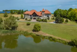 Hungary. Balatonendred. Estate with stables. 