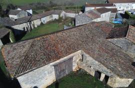 €26000 - Old Stone House With Outbuildings to Renovate on a Plot of 1055m2