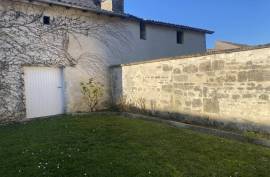 €249000 - Beautiful Farmhouse and Outbuildings near to Villefagnan