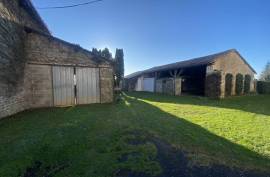 €249000 - Beautiful Farmhouse and Outbuildings near to Villefagnan