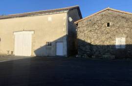 €249000 - Beautiful Farmhouse and Outbuildings near to Villefagnan