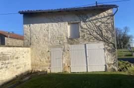 €249000 - Beautiful Farmhouse and Outbuildings near to Villefagnan