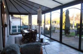 €270300 - Beautifully Presented 3 Bedroomed House With A Covered Pool