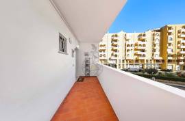 1 Bedroom Apartment with Generous Areas on the 2nd Line of Praia da Rocha