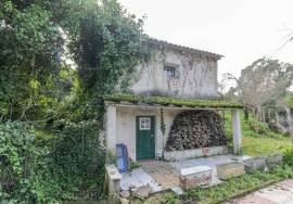 Storage room of 71m2 with attic on 1,160 m2 of land