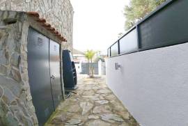 Moradia T3 em Alcabideche com piscina e espaço exterior