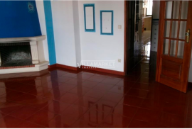 2 bedroom bank apartment with storage room located in Urbanização Jardim de Cima, in Santarém