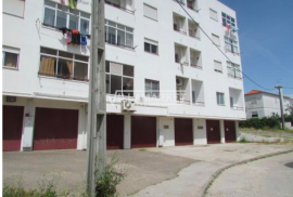 2 bedroom bank apartment with storage room located in Urbanização Jardim de Cima, in Santarém