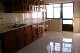 2 bedroom bank apartment with storage room located in Urbanização Jardim de Cima, in Santarém