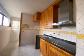 4 bedroom bank apartment with terrace, double parking and storage located in Senhora da Hora, Porto