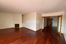 4 bedroom bank apartment with terrace, double parking and storage located in Senhora da Hora, Porto