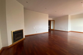 4 bedroom bank apartment with terrace, double parking and storage located in Senhora da Hora, Porto