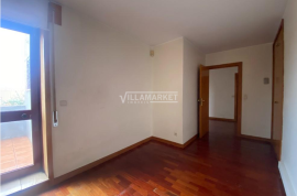 4 bedroom bank apartment with terrace, double parking and storage located in Senhora da Hora, Porto