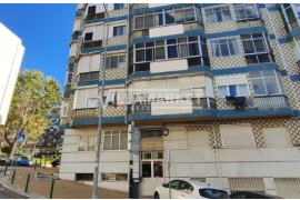 2 bedroom bank apartment on the 2nd floor of a building located in Monte Abraão, Queluz