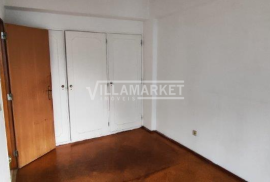 2 bedroom bank apartment on the 2nd floor of a building located in Monte Abraão, Queluz