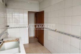 2 bedroom bank apartment on the 2nd floor of a building located in Monte Abraão, Queluz