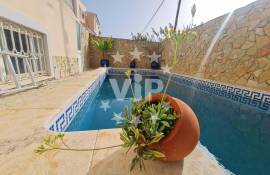 OLHÃO - 4 BEDROOM VILLA - QUIET AREA - TERRACE WITH SWIMMING POOL