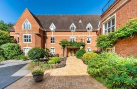 Luxury 3 Bed Apartment For Sale in The Water Gardens Kingston upon Thames