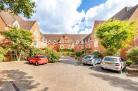 Luxury 3 Bed Apartment For Sale in The Water Gardens Kingston upon Thames