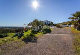 Tavira – 4 bedroom villa with pool and beautiful sea views.