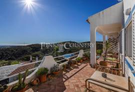 Tavira – 4 bedroom villa with pool and beautiful sea views.