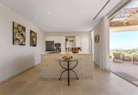 Albufeira Modern 5-Bedroom Villa with Pool, Guest Annex, and Solarium