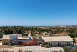 Albufeira Modern 5-Bedroom Villa with Pool, Guest Annex, and Solarium