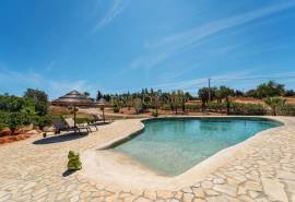 Albufeira Modern 5-Bedroom Villa with Pool, Guest Annex, and Solarium