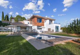 Almancil - Striking large 4-bedroom Villa with pool and panoramic views