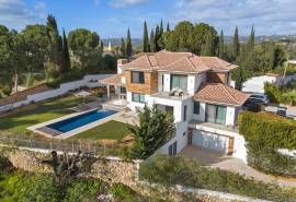 Almancil - Striking large 4-bedroom Villa with pool and panoramic views