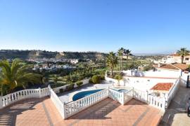 FANTASTISCHE VILLA MET 5 SLAAPKAMERS EN UITZICHT OP DE GOLFBAAN IN CIUDAD QUESADA