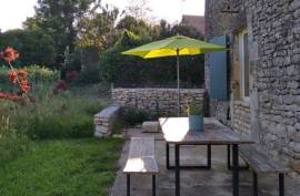 €287230 - Charming property comprising a main house and two gites