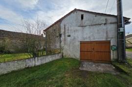 €287230 - Charming property comprising a main house and two gites