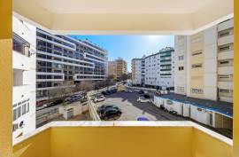 2 Bedroom Apartment Furnished and Equipped with Private Parking in the Heart of Praia da Rocha