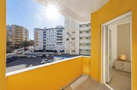 2 Bedroom Apartment Furnished and Equipped with Private Parking in the Heart of Praia da Rocha