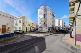 Two-bedroom flat with terrace in the centre of Portimão