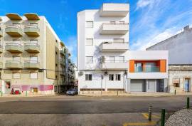 Two-bedroom flat with terrace in the centre of Portimão