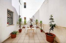 Two-bedroom flat with terrace in the centre of Portimão