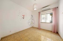 Two-bedroom flat with terrace in the centre of Portimão